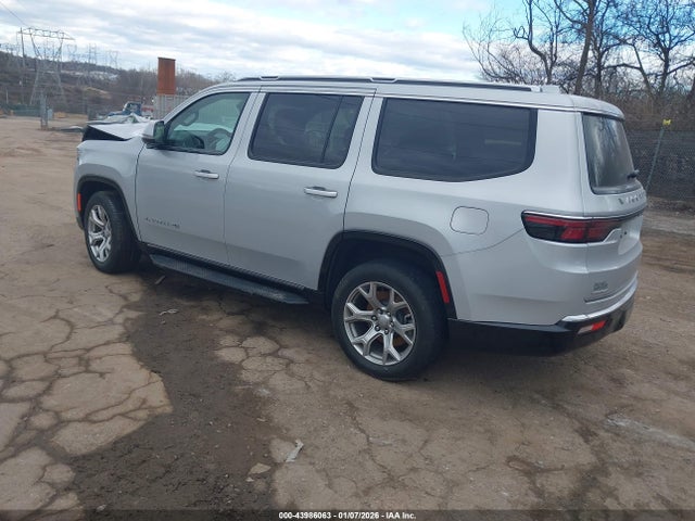 2022 JEEP WAGONEER 1C4SJVBT8NS144515 Photo 2