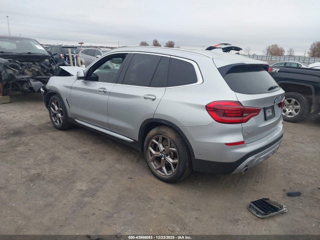 2021 BMW X3 5UXTY5C00M9H70619 Photo 2