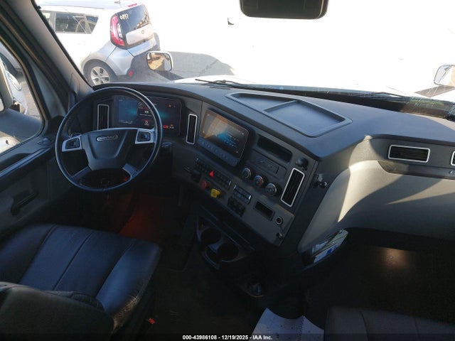 3AKJHHDR3PSNZ3671 Freightliner Detroit Diesel Dd15