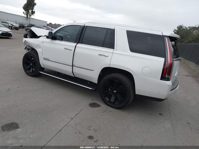 2018 CADILLAC ESCALADE 1GYS4DKJ2JR288556 Photo 2