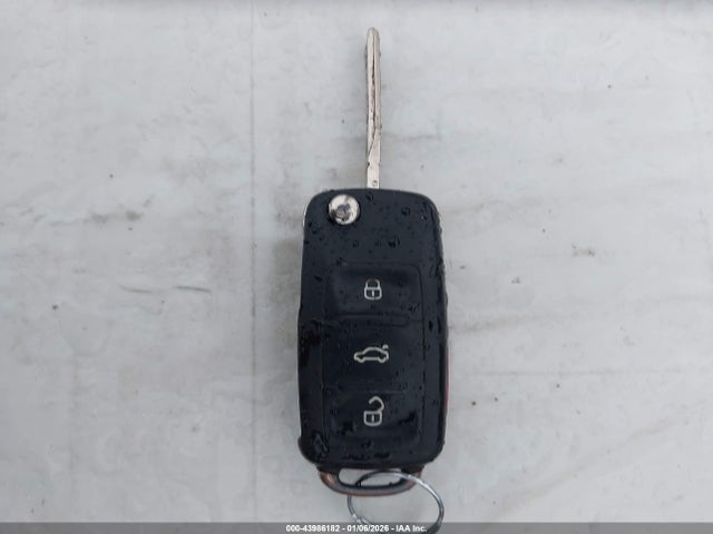 1VWAT7A32GC053222 Volkswagen Passat 1.8t R-line