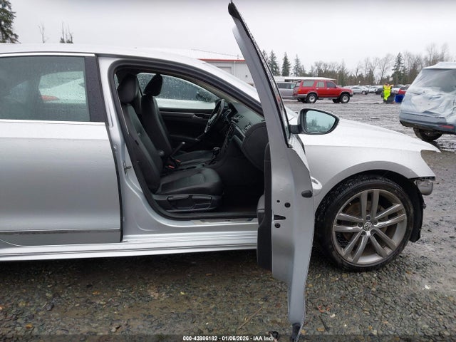 1VWAT7A32GC053222 Volkswagen Passat 1.8t R-line