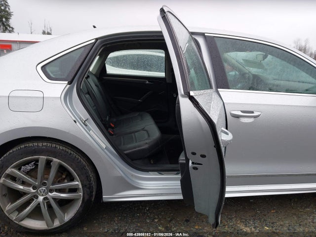 1VWAT7A32GC053222 Volkswagen Passat 1.8t R-line