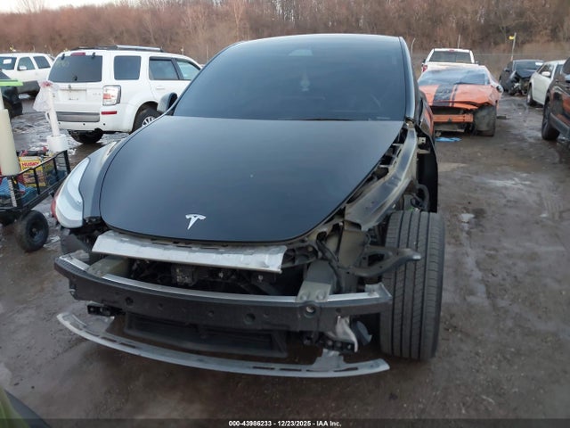 5YJYGDEDXMF114032 Tesla Model Y Standard Range Rear-wheel Drive