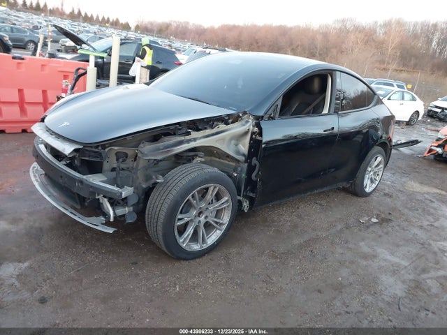 2021 TESLA MODEL Y 5YJYGDEDXMF114032 Photo 1