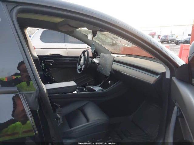 2021 TESLA MODEL Y 5YJYGDEDXMF114032 Photo 4