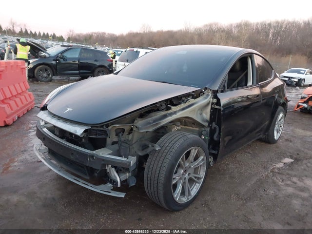 2021 TESLA MODEL Y 5YJYGDEDXMF114032 Photo 5