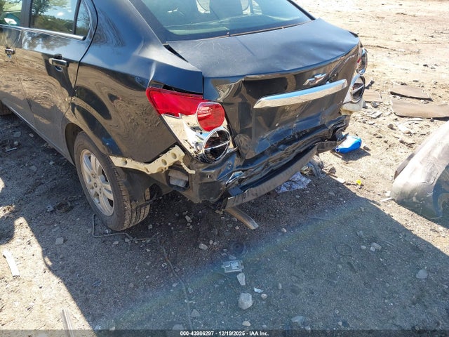 1G1JC5SH0F4182305 Chevrolet Sonic Lt Auto