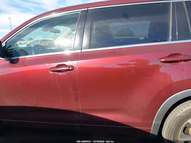 5TDZZRFH9JS274925 Toyota Highlander