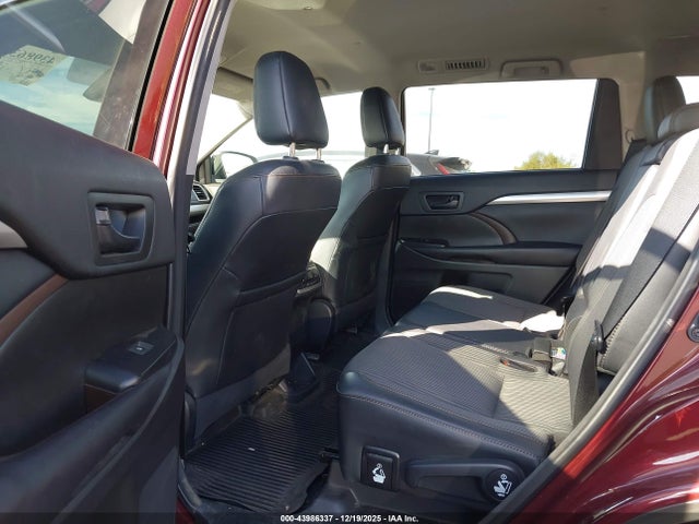 5TDZZRFH9JS274925 Toyota Highlander