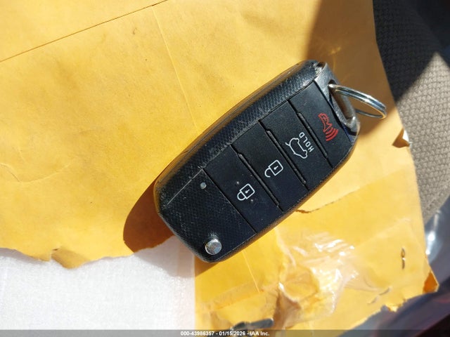 5XYPG4A50GG179348 KIA Sorento 3.3l Lx