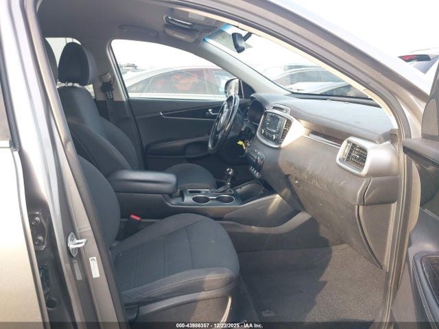 5XYPG4A50GG179348 KIA Sorento 3.3l Lx