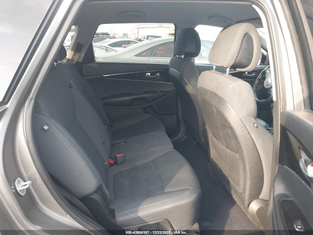 5XYPG4A50GG179348 KIA Sorento 3.3l Lx