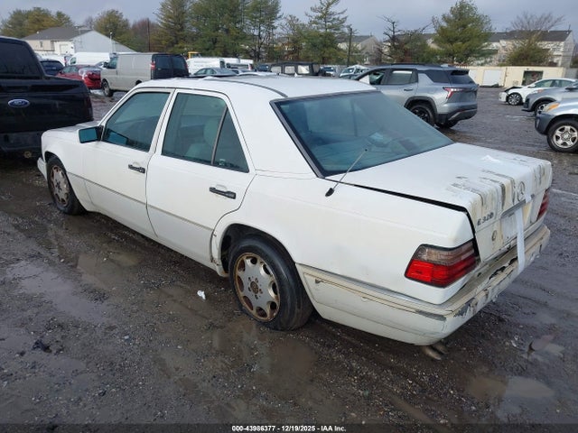 1994 MERCEDES-BENZ E WDBEA32E6RC146667 Photo 2