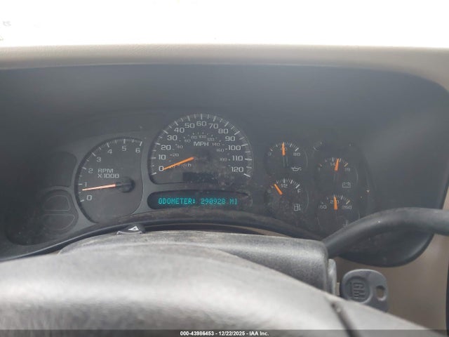 2003 Chevrolet Suburban 1500 Ls მანქანა იყიდება აუქციონზე, vin: 1GNEC16Z33J237631, აუქციონის ნომერი: 43986453