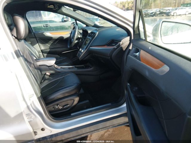 2019 LINCOLN MKC 5LMTJ3DH3KUL35480 Photo 4