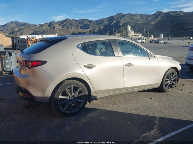JM1BPALM8P1604621 Mazda 3 Preferred