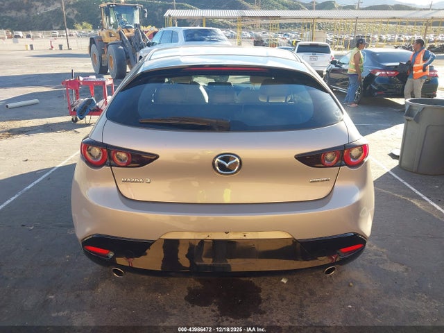 JM1BPALM8P1604621 Mazda 3 Preferred