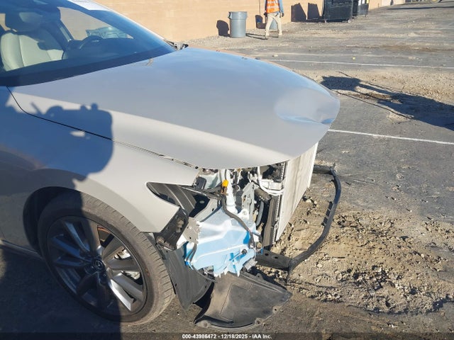 JM1BPALM8P1604621 Mazda 3 Preferred