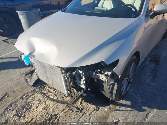 JM1BPALM8P1604621 Mazda 3 Preferred