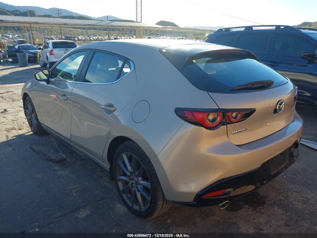 JM1BPALM8P1604621 Mazda 3 Preferred