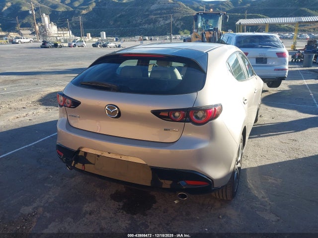 JM1BPALM8P1604621 Mazda 3 Preferred