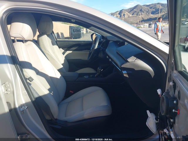 JM1BPALM8P1604621 Mazda 3 Preferred