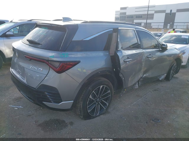 2024 ACURA ZDX 4W5KHNRL9RZ511682 Photo 3