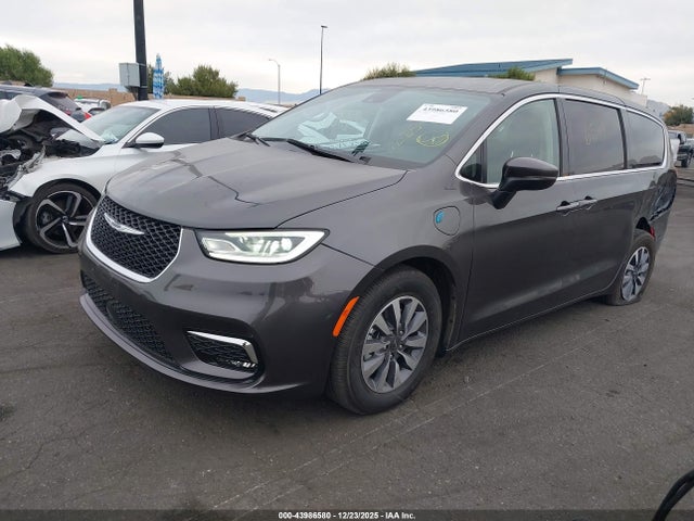Chrysler Pacifica Hybrid Touring L 2023 2C4RC1L70PR604029 Image 2