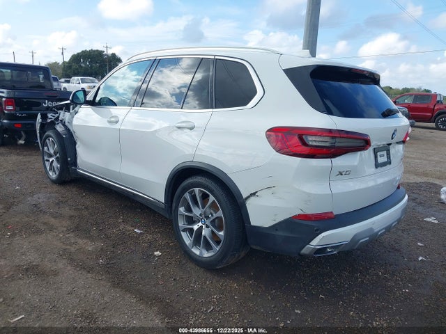 2019 BMW X5 5UXCR6C56KLL09923 Photo 2