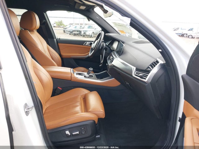 2019 BMW X5 5UXCR6C56KLL09923 Photo 4