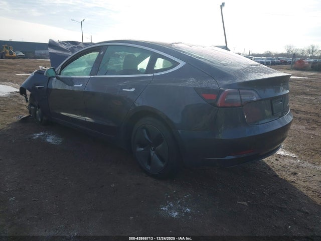 2019 TESLA MODEL 3 5YJ3E1EB1KF408137 Photo 2