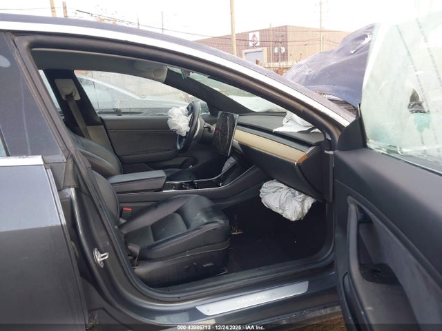 2019 TESLA MODEL 3 5YJ3E1EB1KF408137 Photo 4