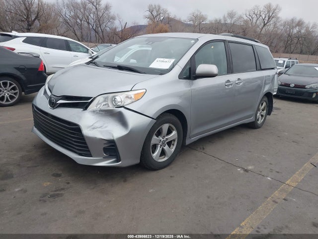 5TDKZ3DC9JS944513 Toyota Sienna Le 8 Passenger