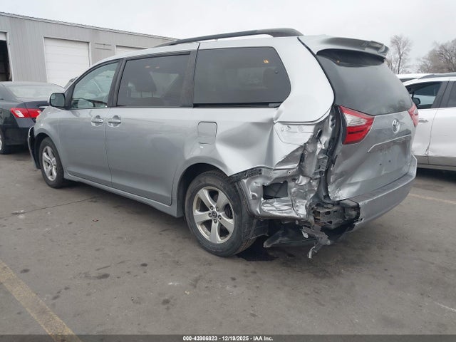5TDKZ3DC9JS944513 Toyota Sienna Le 8 Passenger