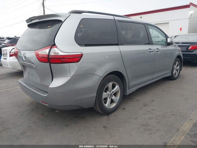 5TDKZ3DC9JS944513 Toyota Sienna Le 8 Passenger