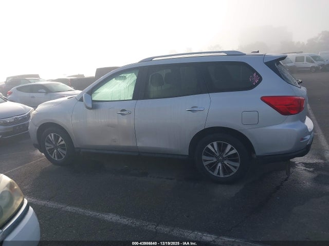 43986840 :رقم المزاد ، 5N1DR2MN7HC635540 vin ، 2017 Nissan Pathfinder Sv مزاد بيع