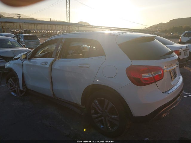 WDCTG4GBXHJ359489 Mercedes-Benz Gla 250 4matic