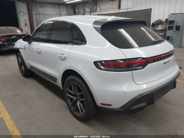 2024 PORSCHE MACAN WP1AA2A53RLB19422 Photo 2