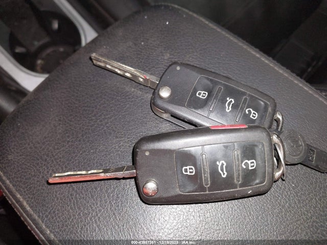 Продаж на аукціоні авто 2013 Volkswagen Passat 2.0l Tdi Se, vin: 1VWBN7A39DC054099, номер лоту: 43987351