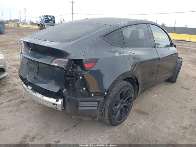 2025 TESLA MODEL Y 7SAYGDED8SF279691 Photo 3