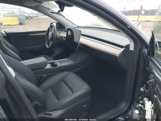 2025 TESLA MODEL Y 7SAYGDED8SF279691 Photo 4