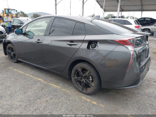 JTDKARFU6G3505893 Toyota Prius Three Touring