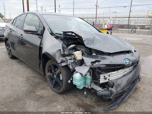 JTDKARFU6G3505893 Toyota Prius Three Touring