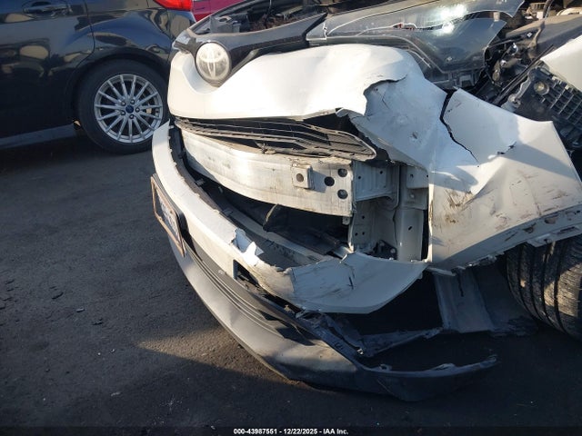 NMTKHMBX6JR027221 Toyota C-HR XLE