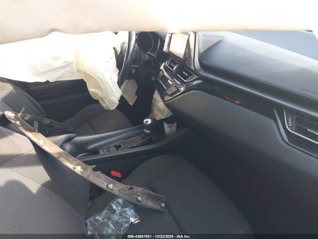 NMTKHMBX6JR027221 Toyota C-HR XLE