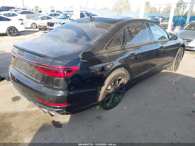 2023 AUDI S8 WAULSAF80PN003047 Photo 3