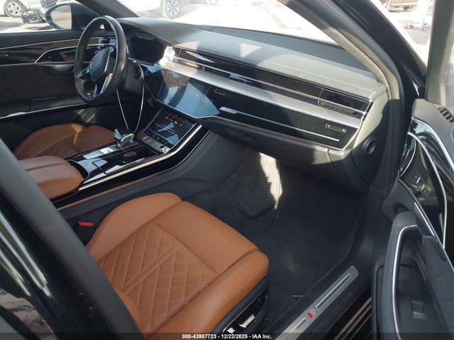 2023 AUDI S8 WAULSAF80PN003047 Photo 4