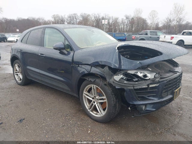2017 PORSCHE MACAN WP1AA2A56HLB05917 Photo 0