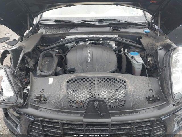 2017 PORSCHE MACAN WP1AA2A56HLB05917 Photo 9